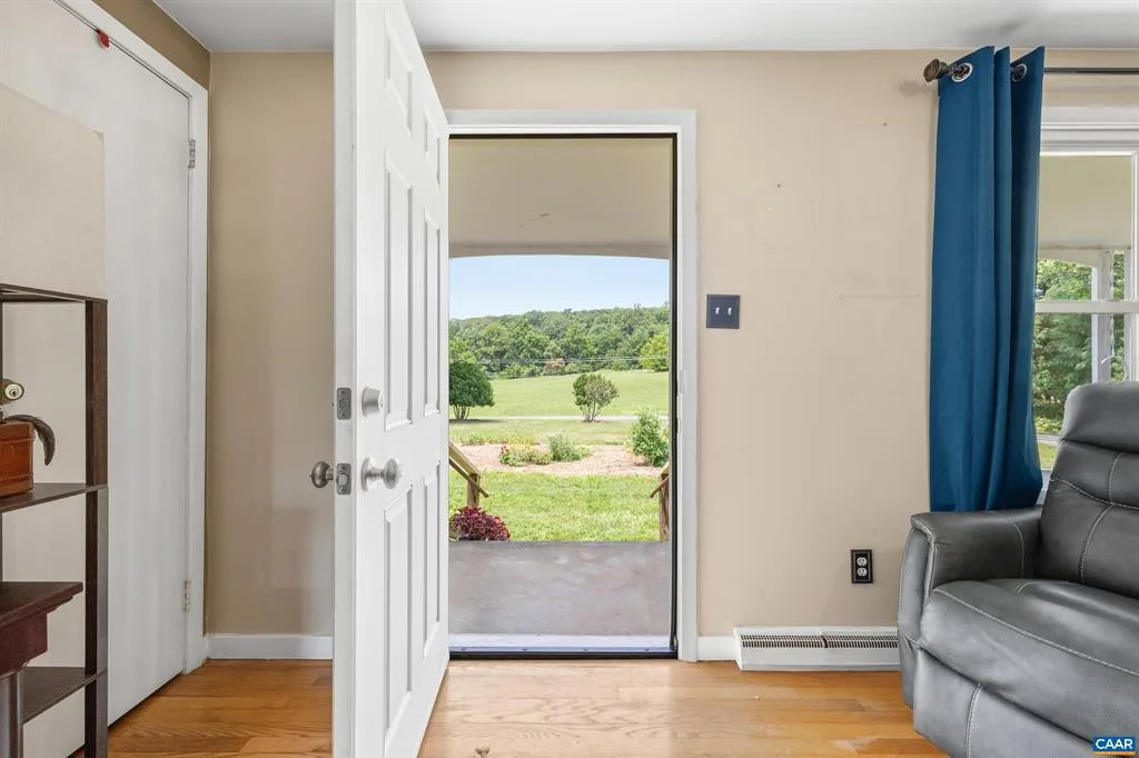 Photo 4 of 19129 Allens Ln, Culpeper